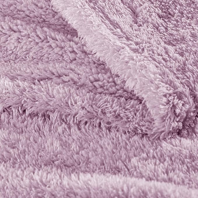 Exclusivo Mezcla Fleece Twin Size Bed Blanket, Ultra Soft, Lightweight and Fuzzy Light Purple Blanket for Women, Home Decor, 60x80 Inches
