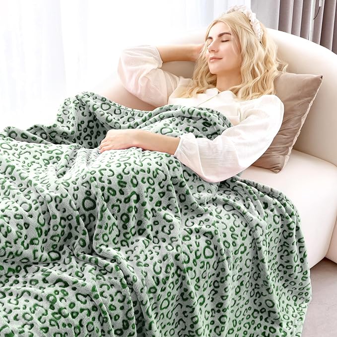 Green Fleece Throw Blanket for Couch Sofa Bed, Soft Cozy Plush Leopard Cheetah Print Spring Blankets, Lightweight Green Spring Home Decor Gifts for Adults, Women, Girls