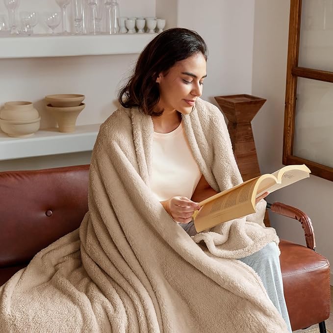 Exclusivo Mezcla Soft Fleece Throw Blanket for Couch, Super Soft Velvet Plush Fleece Blankets, Fuzzy Cozy and Warm for Winter, 50x60 Inches, Camel