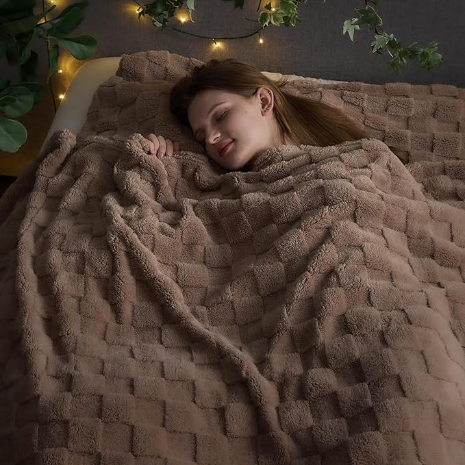 NEWCOSPLAY Super Soft Queen Blanket Taupe Premium Silky Flannel Fleece 3D Checkered Lightweight Bed Blanket All Season Use (Taupe Checkered, Queen(90"x90"))