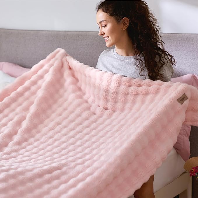 Bedsure 3D Fleece Bubble Blanket for Couch - GentleSoft Pink Twin Blanket for Sofa Bed Room Decor - Luxury Soft Cozy Gifts for Grilfriend, Lightweight, All Seasons, Pink, 60"×80"