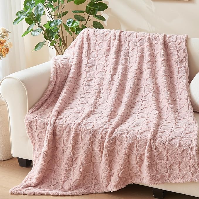 NEWCOSPLAY Super Soft Twin Blanket Dusty Pink Love Premium Silky Flannel Fleece 3D Heart Checkered Lightweight Bed Blanket All Season Use (Dusty Pink Love, Twin(60"x80"))