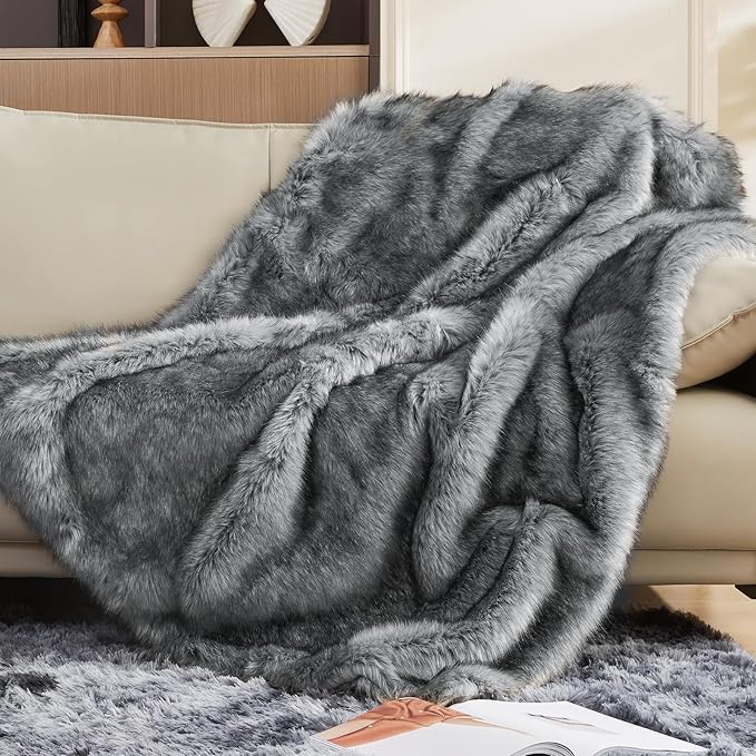 Touchat Luxury 1000GSM Faux Fur Throw Blanket, Super Heavy Thick Warm Cozy Blankets for Couch Bed Sofa, Plush Fuzzy Elegant Soft Reversible Mink Blanket for Living Room Bedroom 50''x60'', Grey&Black