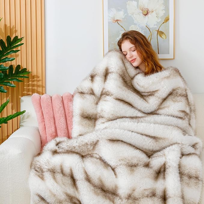 Touchat Luxury 1000GSM Faux Fur Queen Blanket, Super Thick Warm Cozy Heavy Blankets for Couch Bed Sofa, Plush Fuzzy Elegant Winter Reversible Mink Blanket for Living Room Bedroom,Taupe