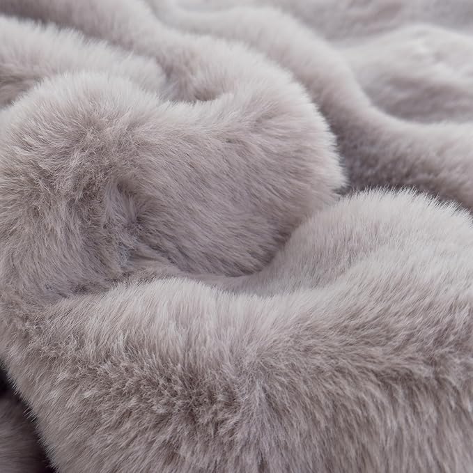 H&D Bedding King Sheet Set 3 Piece Bed Sheets for King Size Bed, Luxury Soft and Breathable Faux Fur, Includes 1 Comfy Bubble Sheet, and 2 Pillowcases