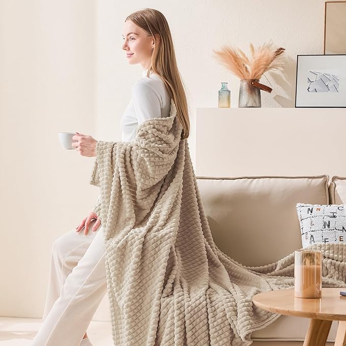 EMME Fleece Blanket Queen Size Luxury Flannel for Couch Bed Sofa Chair, Soft, Plush, Warm and Cozy Blanket with 3D Geometric Grid Design (Beige, 80'' x 90'')