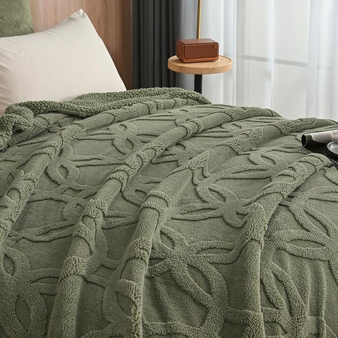 PHF Soft Sherpa Fleece Blanket Queen Size for Bed, 510GSM Fleece Lightweight Yet Warm Blanket, No Shed No Pilling, 90" x 90", Tufted Jacquard Cozy Thick Bed Throw for Home Decor Christmas, Dark Olive
