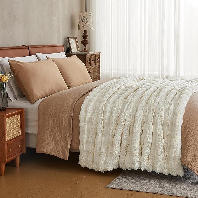 JELLYMONI Faux Fur Throw Blanket, White Throw Blanket for Couch, Fuzzy Cozy Plush Bubble Bed Blanket, Thick and Warm Blanket, King (108" x 90")