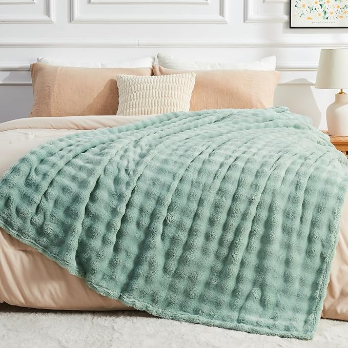 NEWCOSPLAY Throw Blanket for Couch Green Super Soft Flannel Fleece 3D Bubble Lightweight Bed Blanket All Season Use (New Sage Green, Throw(50"x60"))