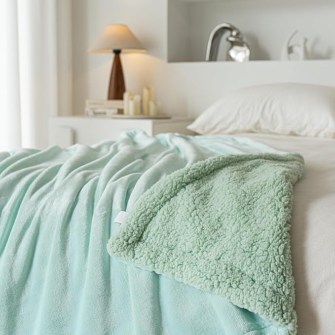 K.Garden Sherpa Throw Blanket for Couch Sofa, Super Soft Cozy Fuzzy Plush Blankets Fleece Thick Warm Blanket for Winter Reversible Thick Warm Blanket for Bed, Sofa,Green 5060