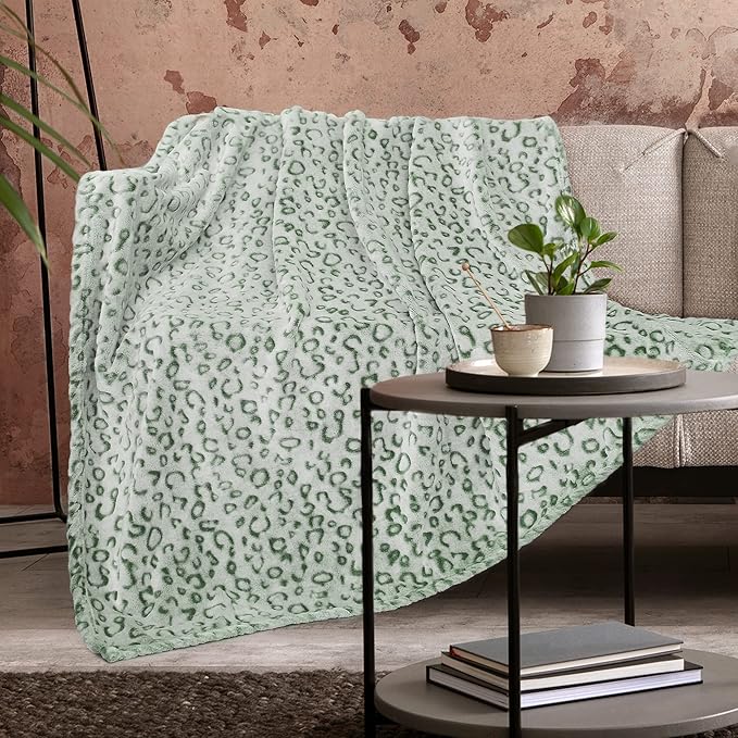 Green Leopard Print Blanket for Women, Soft Warm Cheetah Blanket, Queen Size Cozy Fleece Throw for Bed Sofa Couch, Home Decor Living Room Bedroom Decor, Mothers Day Birthday Gifts for Mom Grandma