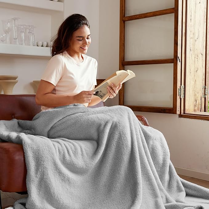 Exclusivo Mezcla Twin Size Blanket for Bed, Super Soft Velvet Plush Fleece Blankets, Fuzzy Cozy and Warm for Winter, 60x80 Inches, Light Grey