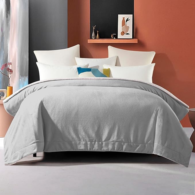Elegant Comfort Ultra Soft Reversible Flannel Sherpa Blanket - Cozy Silky Fleece Throw for Couch, Bed - Plush Fuzzy Warm Winter Blanket for Gift, Twin, Silver Grey