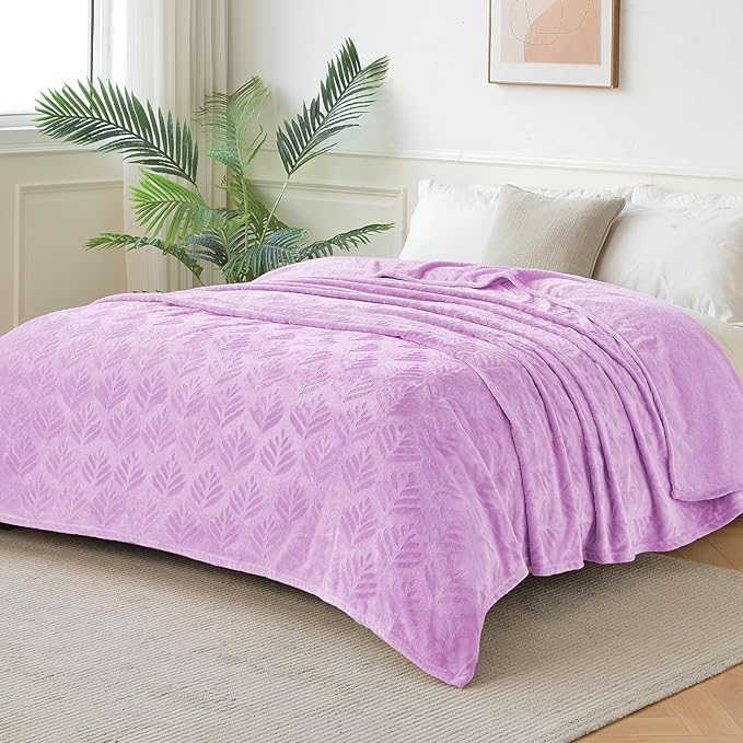 Exclusivo Mezcla Fleece Throw Blanket for Couch, Super Soft and Cozy Blankets All Season Use, Leaves Pattern, Plush Fuzzy Lightweight, Lilac, 50x60 Inch