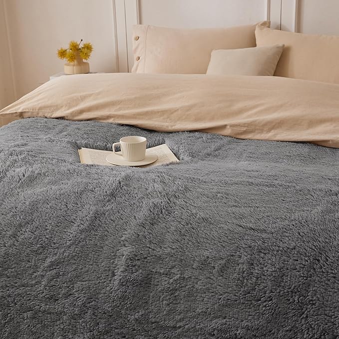 COOVA Ultra Soft Faux Fur Twin Blanket – Fuzzy Fluffy Cozy Microfiber Blankets, Warm Thick Plush Sherpa Fleece Throw Blanket for Couch,Bed,Sofa,Ideal Gift for Women.(Light Grey, 60"x80")