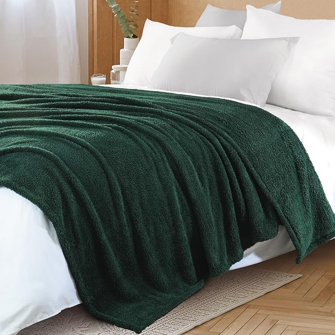 Exclusivo Mezcla Fleece Bed Blankets Queen Size, Ultra Soft, Lightweight and Fuzzy Forest Green Blanket for Women, Home Decor, 90x90 Inches