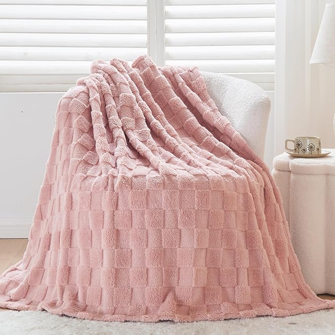 NEWCOSPLAY Super Soft Throw Blanket Pink Premium Silky Flannel Fleece 3D Checkered Lightweight Bed Blanket All Season Use (Pink Checkered, Throw(50"x70"))
