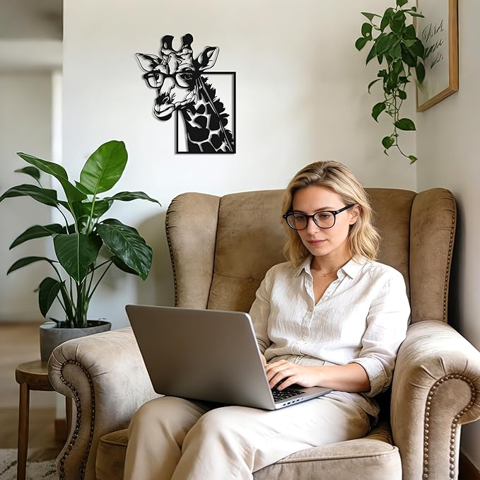 JEWLOVE Giraffe Wall Art Decor with Glasses - Animal Head Wall Decor, Whimsical Metal Giraffe Head for Living Room, Bedroom, Kids Room, 10.6x12.8 Inch
