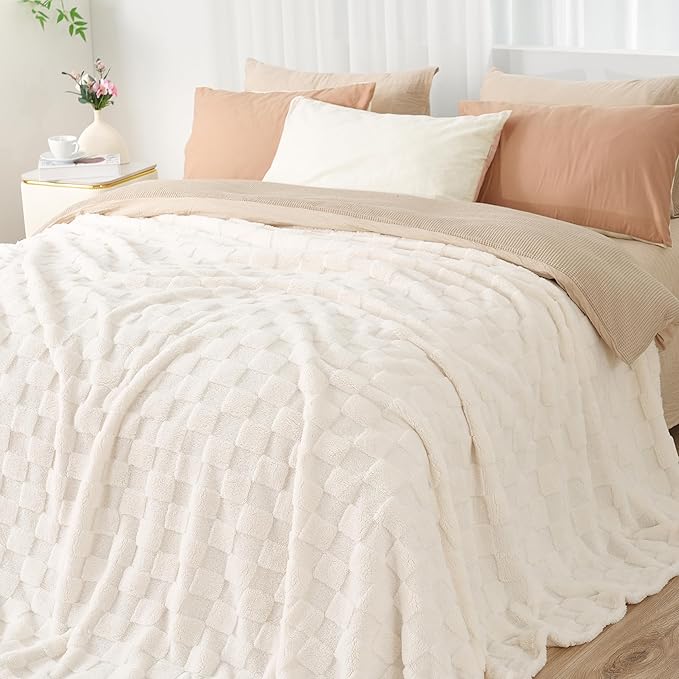 Zyrah White Fleece Twin for Couch Super Soft Twin Blanket 3D Checkered Design Lightweight Decorative Fuzzy Cozy Blankets for Sofa Chair Bed 60x80 Inches