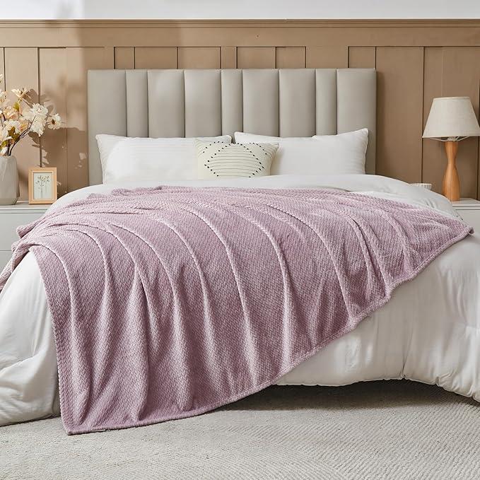 NEWCOSPLAY Super Soft Throw Blanket Light Purple Premium Silky Flannel Fleece Leaves Pattern Lightweight Bed Blanket All Season Use (Light Purple, Throw(50"x60"))