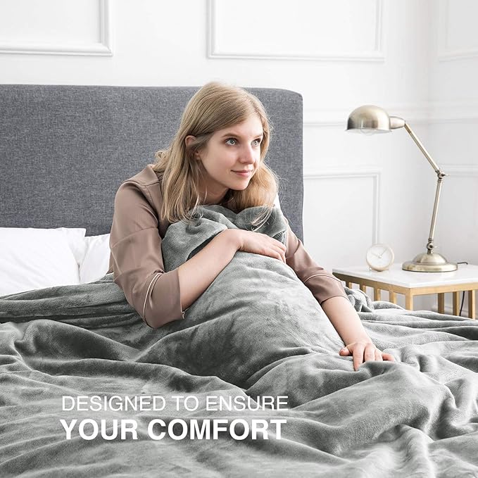 MOONLIGHT20015 Fleece Blanket Twin Size - Super Soft Fuzzy Light Grey Throw Blanket for Couch and Sofa - Lightweight Luxury 400 GSM Microfiber Fluffy Bed Blankets and Throws, 60 x 80 Inches (Twin)