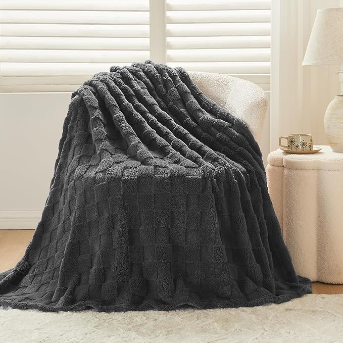 NEWCOSPLAY Super Soft Queen Blanket Dark Grey Premium Silky Flannel Fleece 3D Checkered Lightweight Bed Blanket All Season Use (Dark Grey Checkered, Queen(90"x90"))