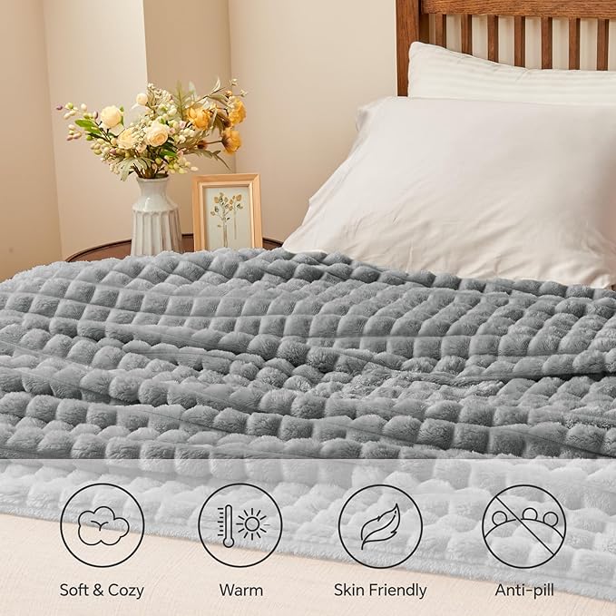 BEDELITE Grey Throw Blanket King Size for Bed- Super Soft and Warm 3D Checkered Fluffy Fuzzy Fleece Blanket, Luxurious Plush Cozy Blanket for Room Decor Fall and Winter, 108x90 inches