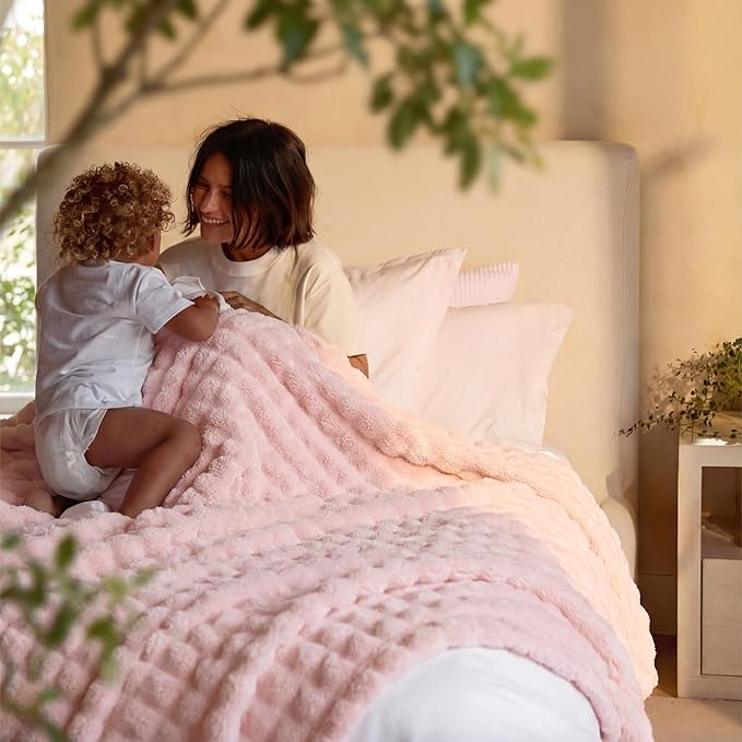 Bedsure 3D Fleece Bubble Blanket - GentleSoft Pink King Blanket for Bed Sofa Girls Room Decor - Luxury Soft Cozy Spring Gifts for Her Women, Lightweight, All Seasons, Crystal Pink, 108"×90"