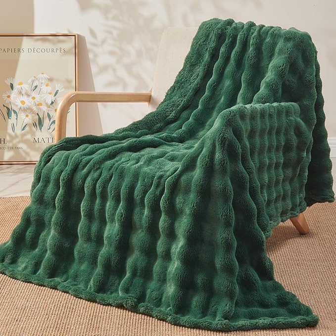 NEWCOSPLAY Throw Blanket for Couch Dark Green Super Soft Flannel Fleece 3D Bubble Lightweight Bed Blanket All Season Use (Dark Green, Throw(50"x60"))