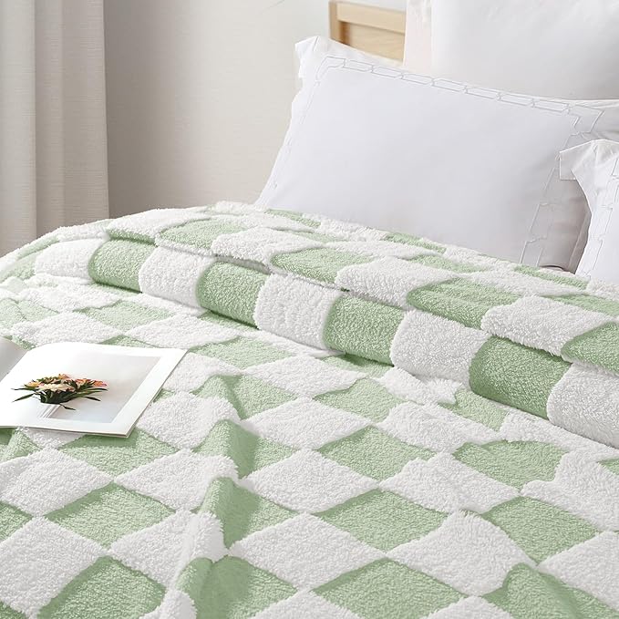 Exclusivo Mezcla Fleece Blanket Twin Size, Cozy Lightweight and Fuzzy Checkered Blankets for Couch or Bed, Suitable for All Seasons, Sage Green, 60" x 80"