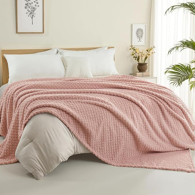 Exclusivo Mezcla King Size Fleece Blanket for Bed, Extra Soft Warm Decorative Fuzzy Blanket for Women, Lightweight Cozy Bedding Blankets, 90x104 Inches, Pink