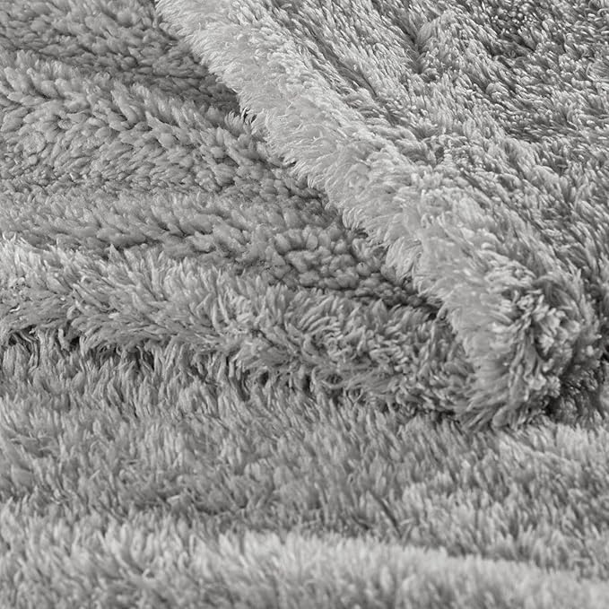 Exclusivo Mezcla Fleece Bed Blankets Queen Size, Ultra Soft, Lightweight and Fuzzy Light Grey Blanket for Women, Home Decor, 90x90 Inches