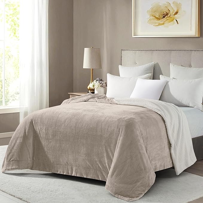 Mocassi Premium Ultra-Soft Flannel Fleece Sherpa Throw Blanket - Warm Cozy Reversible Plush Micromink Blanket for Couch, Bed and Sofa - Fluffy, Christmas Winter Bedding Gift, Queen, Cream