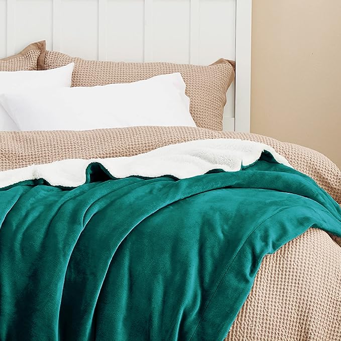 Bedsure GentleSoft Sherpa Fleece Blanket Queen Size for Bed, Non-Heated, Thick and Warm Throw for Women and Men, Soft Fuzzy Plush Queen Blanket for Winter, Forest Green, 90x90 Inches