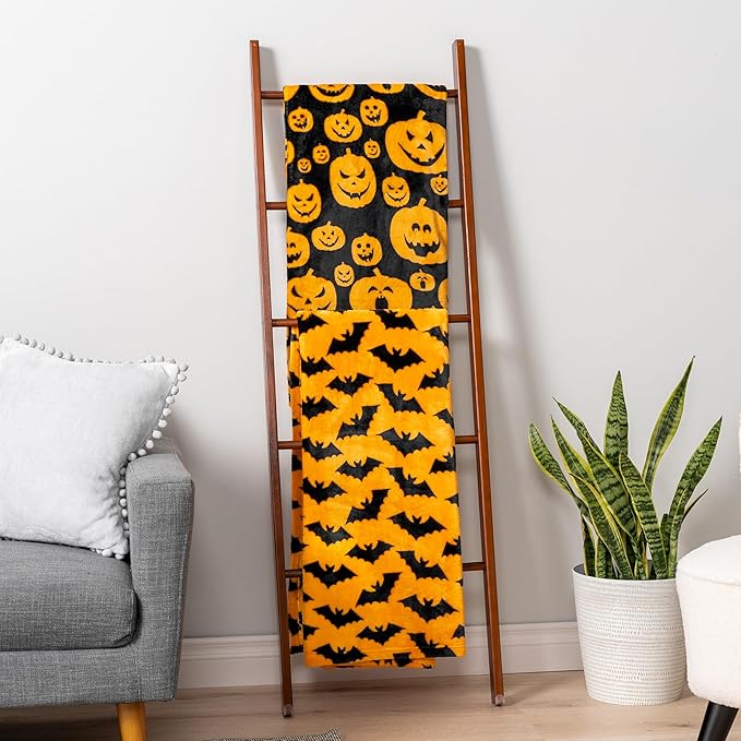 PAVILIA Halloween Throw Blanket for Couch | Bat Fall Halloween Fleece Blanket | Soft, Plush, Warm Black Fall Cabin Throw, 50x60 (Bat Halloween)