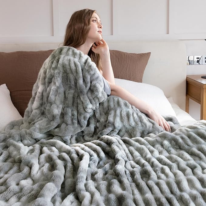 Ultra Soft Faux Rabbit Fur Throw Blanket, Cozy Fuzzy Blanket for Couch Bed, Plush Warm Decor Gifts, Luxury Thick Fluffy Blanket for Women, 60x80 inches, Tie-Dyed in Gray