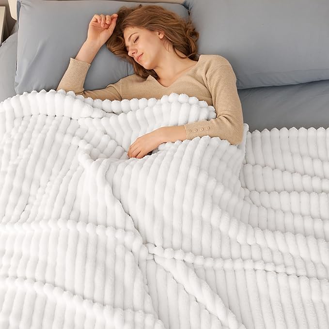 Joiedomi White King Size Blanket for Bed, Soft & Warm White Fleece Blankets Gifts for Women Men Mom, Cozy Cute Soft Cream White Throw 108x90 Inches