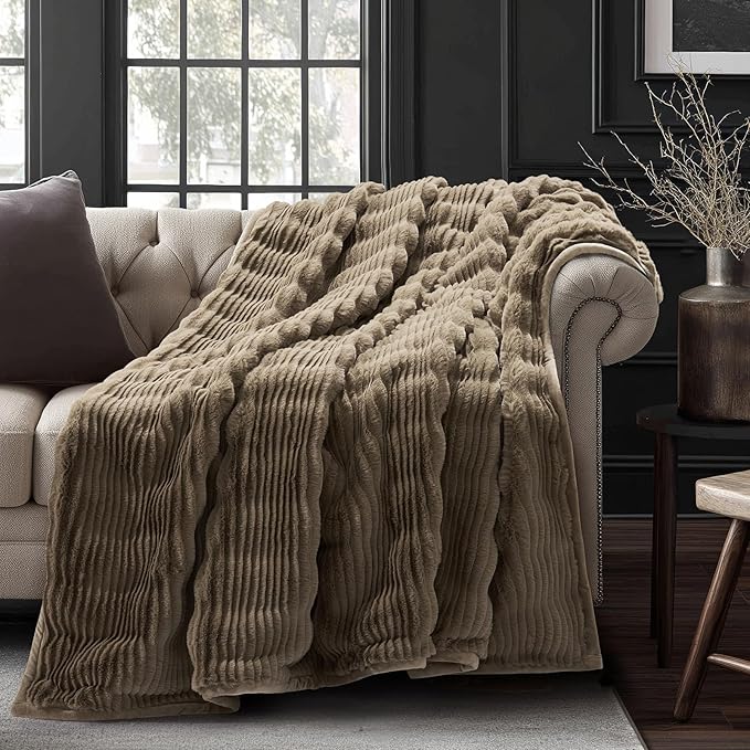 EVERGRACEHOME Ultra Soft Faux Fur Throw Blanket for Couch, Luxury Sculpted Texture Faux Rabbit Fur Blanket for Bed, Fluffy Thick Plush Warm Fuzzy Throw, 920GSM (Natural Tan, 50''x60'')