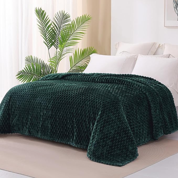 Exclusivo Mezcla Fleece California King Blanket for Bed, Oversized Fuzzy Forest Green Bed Blankets, Soft Cozy Plush Sofa Throws for All Seasons, 120x120 Inches