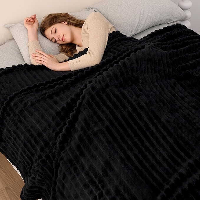 Joiedomi Queen Size Blanket for Bed, Soft & Warm Black Fleece Blankets Gifts for Women Men Mom, Cozy Cute Soft Throw 90x90 Inches