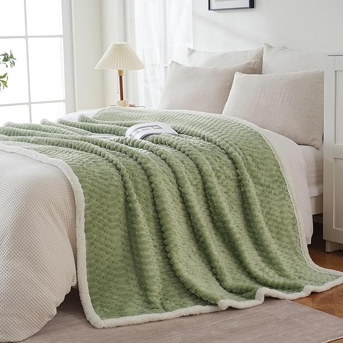 Sherpa Throw Blanket for Couch Flannel Cozy Soft Thick Blanket Warm Twin Blanket for Bed Fleece Home Decor Gifts, Z01 - Green, 80"*90"