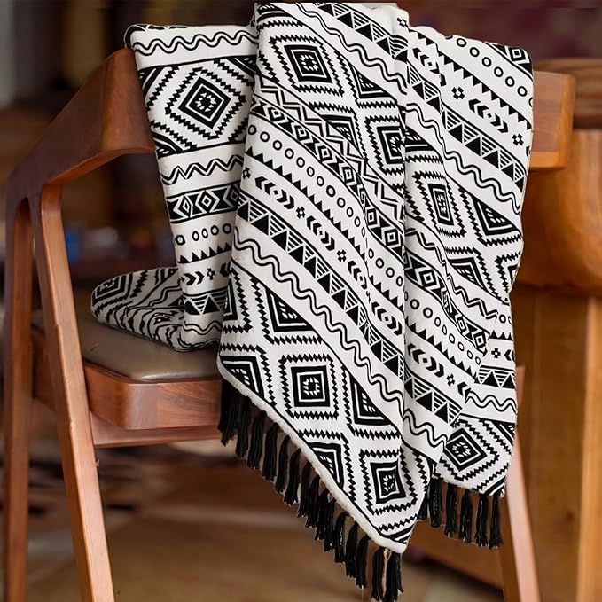 CASAAGUSTO Boho Throw Blanket - Black and White Decorative Blankets with Tassel, Printed Flannel Bohemian Blanket for Chair, Bed, Sofa, Couch(60 * 80, Black and White)