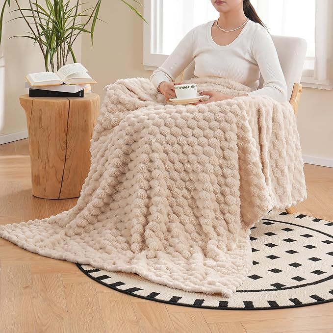 Vessia Flannel Fleece Throw Blanket, 3D Jacquard Camel Fuzzy and Warm Blanket for Couch, Sofa, Bed, 300GSM Super Soft Touch Cozy Home Decor for All Seasons (50x70 inches)