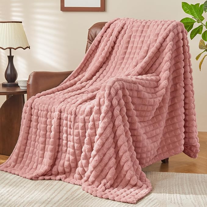 BEDELITE Dusty Pink Throw Blanket Twin Size for Bed- Super Soft and Warm 3D Checkered Fluffy Fuzzy Fleece Blanket, Luxurious Plush Cozy Blanket for Room Decor Fall and Winter, 60x80 inches