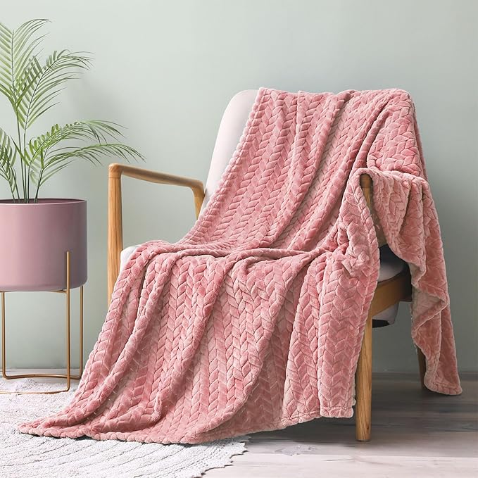 Exclusivo Mezcla Fleece Throw Blanket for Couch and Bed, 50x70 Inches Soft Cozy Jacquard Flannel Blankets, Lightweight Fuzzy Plush Warm Throws for Women, Pink