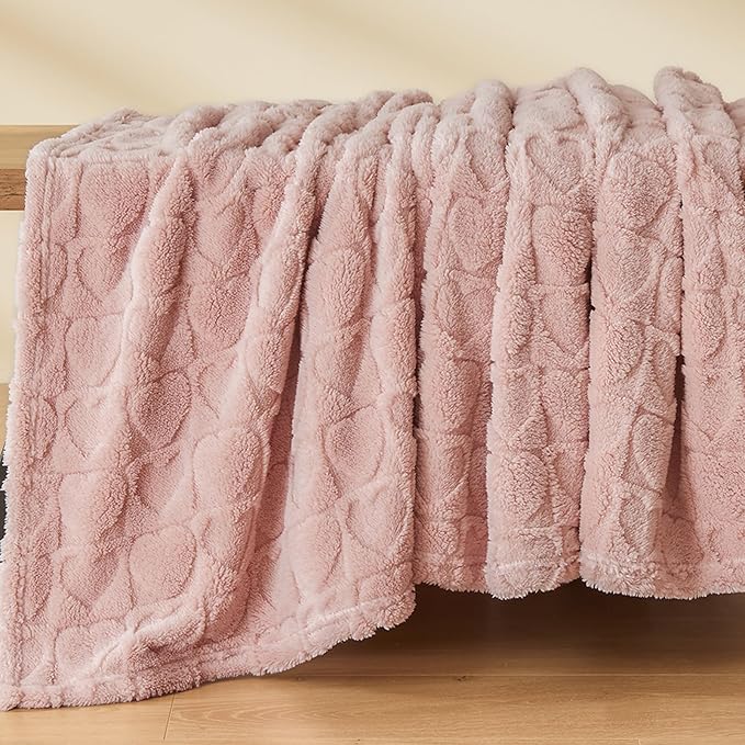 NEWCOSPLAY Super Soft Twin Blanket Dusty Pink Love Premium Silky Flannel Fleece 3D Heart Checkered Lightweight Bed Blanket All Season Use (Dusty Pink Love, Twin(60"x80"))