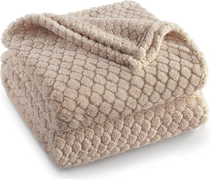 Exclusivo Mezcla Twin Size Fleece Blanket for Bed, Extra Soft Warm Decorative Fuzzy Blanket for Women, Lightweight Cozy Bedding Blankets, 60x80 Inches, Camel