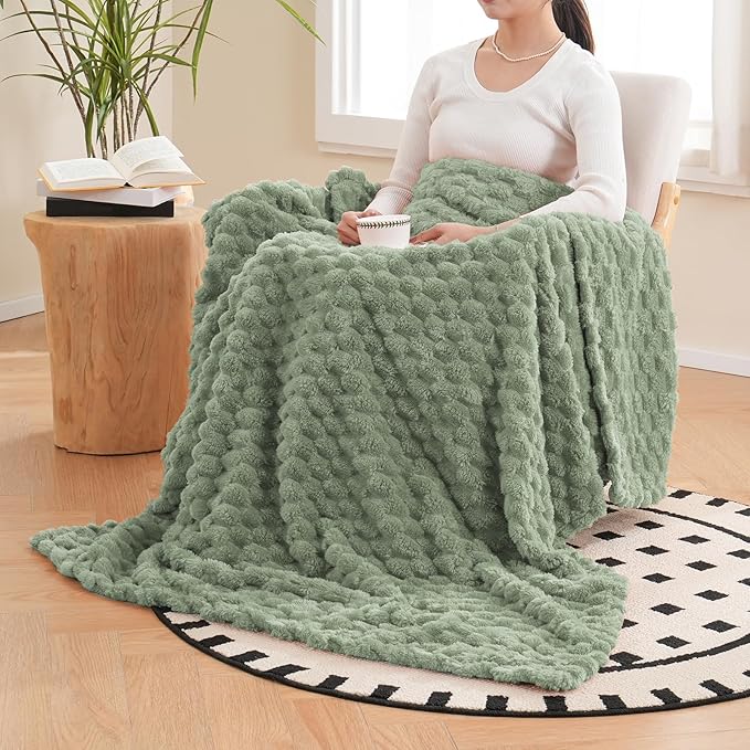 Vessia Flannel Fleece Throw Blanket, 3D Jacquard Sage Green Fuzzy and Warm Blanket for Couch, Sofa, Bed, 300GSM Super Soft Touch Cozy Home Decor for All Seasons (50x40 inches)