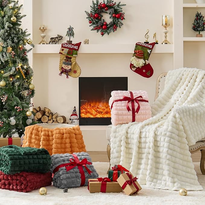 BEDELITE Emerald Green Throw Blanket Twin Size for Bed- Super Soft and Warm 3D Checkered Fluffy Fuzzy Fleece Blanket, Luxurious Plush Cozy Blanket for Room Decor Fall and Winter, 60x80 inches