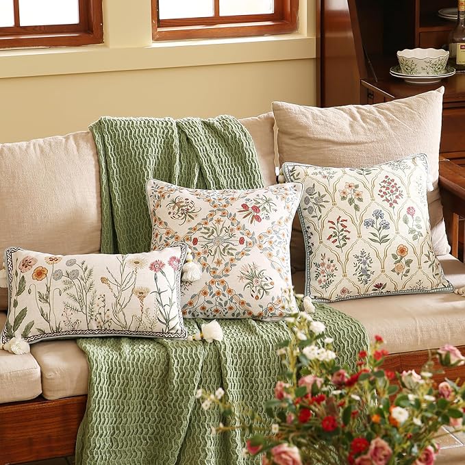 ISAENNE Design Linen Throw Pillow Covers 18"x18" Pack of 2, Square Farmhouse Cushion Covers with Colorful Watercolor Wildflower Pattern Decor Pillowcases for Bed,Living Room,Outdoor,Car